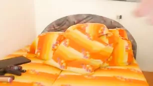 Рыжая пышная дама tanyaklasss дрочит пизду