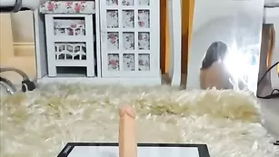 Татуированная самка скачет на дилдо CallMeBadGirl