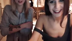 Милые самки Lana_and_Sabo и SexySabotage ласкают сиськи