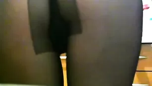 Очаровательная блонда xxvladaxx шалит на кухне