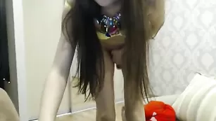 Худенькая шлюшка шалит с вибратором ViskiKola6