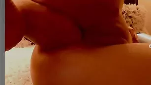 Красивые рунетки трахают обе щелки