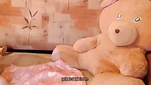 Рыжая малышка sex_mind позирует рачком