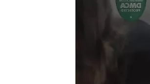 Милая шлюшка отсасывает хуй Zhemchuzhinki