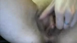 Худая шалава Keiouto мастурбирует бритую пизду