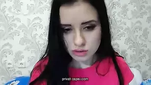 Красивая сучка MadlenSmit мастурбирует киску пальчиками