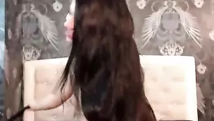 Татуированная Britanny_B трахает жопу секс машиной