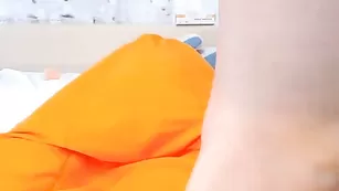 Беременная телка Laura_Webber дрочит пизду вибратором