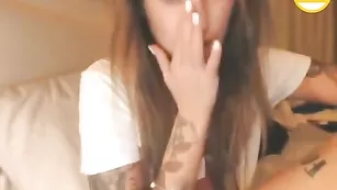Татуированная бестия WebcamSlut сквиртит и стонет
