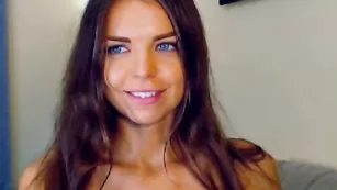 Российская GinaRussel обнажает свои прелести