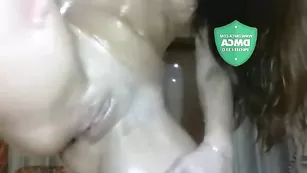 Anastasia-bi в масле дрочит сочные щелки