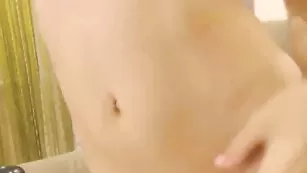 Худая шалава Kristimack ласкает сисечки