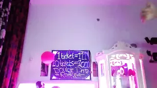 Ненасытная Siswet19 выебала очко секс машиной