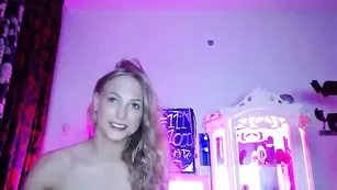 Ненасытная Siswet19 выебала очко секс машиной