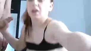 Девушка OliviaGreis22 сосёт хуй