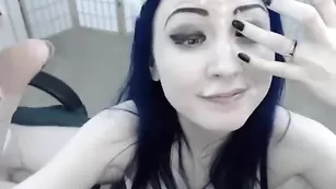 Jessakittenделает минет и лижет яйца