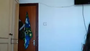 Строптивая куколка gytaq демонстрирует свои прелести