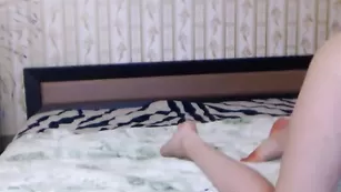 Сексуальная Oelisia танцует стриптиз