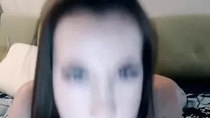 Темноволосая красавица отсасывает страпон DavidViktoria