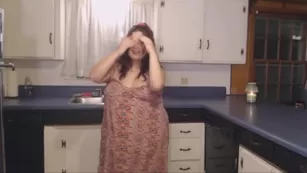 Honey BunTV BBW Kitchen Стриптиз and Cum | ManyVids Бесплатное Порно Videos