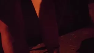 Candie Cane convention center loading dock area pee | ManyVids Бесплатное Порно Videos