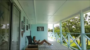 Hollyhotwife Teasing The Cable Guy | ManyVids Бесплатное Порно Videos