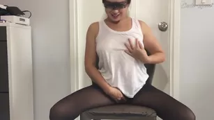 Carla Grace Stepdaughter shows daddy her body | ManyVids Бесплатное Порно Videos