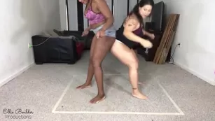 Ellie Boulder Butt Wrestling Rematch Siren amp Ellie | ManyVids Бесплатное Порно Videos