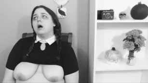 Honey BunTV Teen Wednesday Addams Needs Her Toy | ManyVids Бесплатное Порно Videos