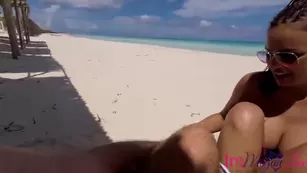 Megan Реальный PUBLIC FOOTJOB THE BEACH | ManyVids Бесплатное Порно Videos