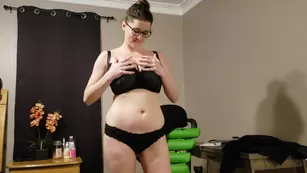 Honey BunTV Backyard Belly Jiggler | ManyVids Бесплатное Порно Livesex1