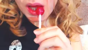 Little__slut дилдо masturbating Chaturbate порно