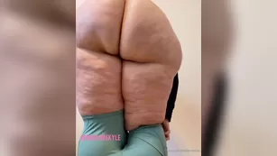 thebrokenpeach went and bought some new yoga pants bc all mine are black lol i wanted вас to be able to s шоу чат реальный порно