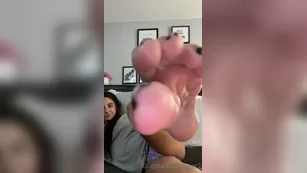 brittneybarbie Watch me rub lotion all over мой perfect feet шоу чат реальный порно