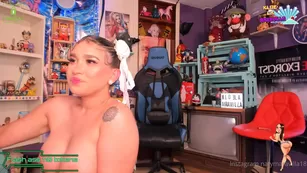 kloe_lamaravilla18 chun li says hello hahahah шоу чат реальный порно