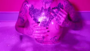 leighravenx Happy October I'm celebrating with a hot bubble bath шоу чат реальный порно