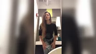 Dani Daniels public toilet киска fingering snapchat premium реальный порно реальный секс 1