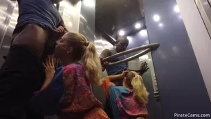 BBC pounds мой киска in elevator public amateur реальный реальный порно video