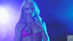 Emma Hix Smoke solo part 1 реальный порно реальный секс