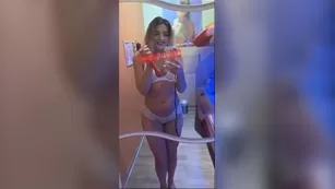 Lana Banks after tanning in front of mirror standing киска мастурбация snapchat premium реальный порно реальный секс