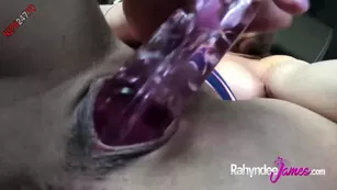 Rahyndee James masturbates with a дилдо in her car чат реальный порно реальный секс