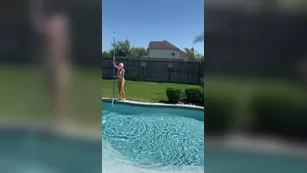 us_alyx anybody_need_their_pool_cleaned шоу чат реальный порно реальный секс