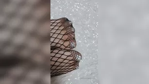 goddess_mimi perfectly_manicured_white_toes_and_fishnet_socks_you_re_just_a_sucker_for_my_gorgeous_feet шоу чат реальный порно реальный секс
