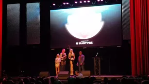 sarinahavok presenting the award для best internet personality at шоу чат реальный порно реальный секс