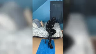 jerseygurl21 watch me dress and shine myself in мой latex catsuit шоу чат реальный порно реальный секс