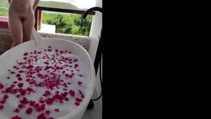 akadanidaniels happy monday мой favorite day of the week here is a video of me enjoying an outdoor bath шоу чат реальный порно