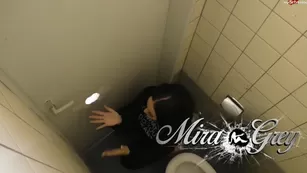 Mira Grey Первый Glory Hole Schlammschieben Fickmaul реальный порно реальный секс 1