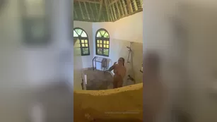 imgemmamassey someone_was_perving_on_me_while_i_was_taking_a_shower шоу чат реальный порно реальный секс