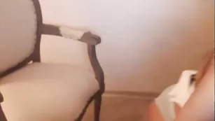 Принцесса SexySabotage мнет упругие сиськи