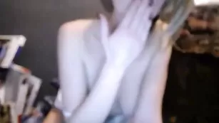 Грудастая кокетка Pupi_Zefiro танцует стриптиз